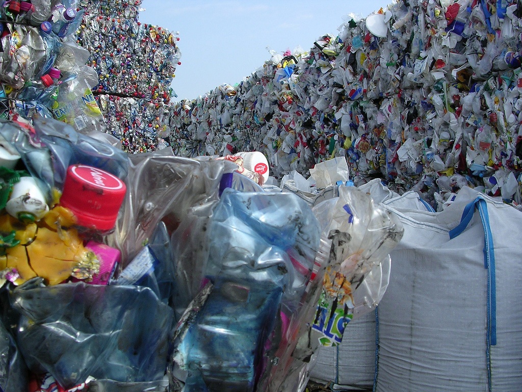 Plastik Geri Dönüşüm Nedir ve Nasıl Gerçekleşir